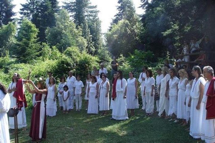 Does hellenism still exist?